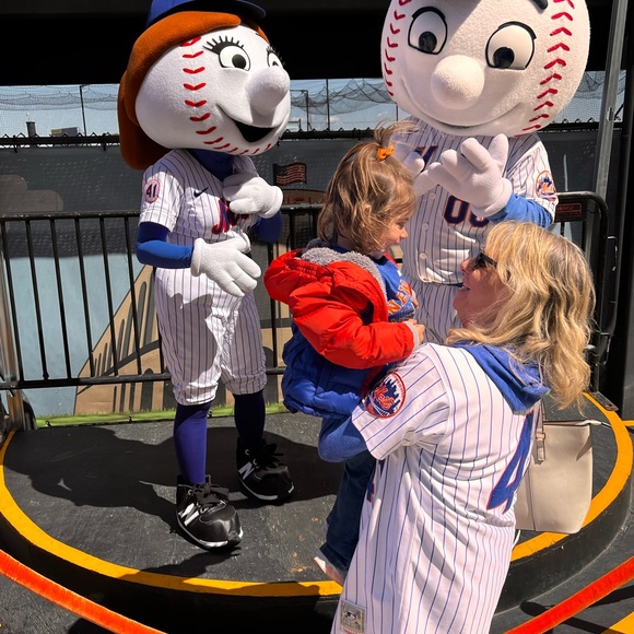 Meet your posher Adrienne - Picture 6 of 8